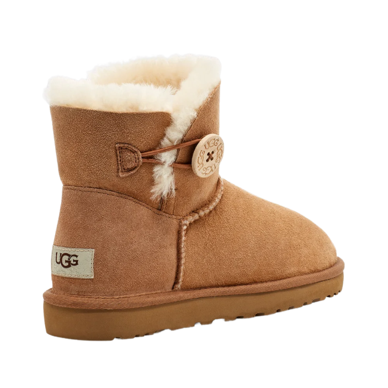 UGG Bailey Button II – Chestnut